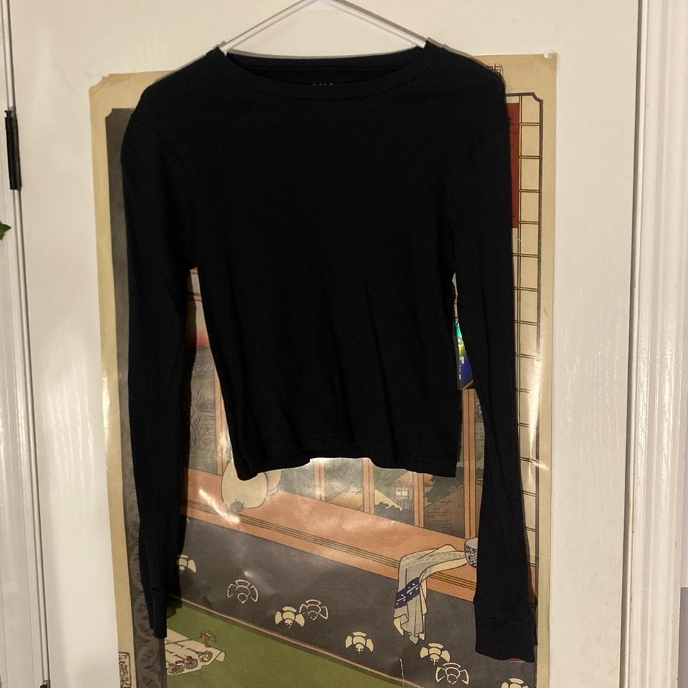 Large black long sleeve shirt 🖤
